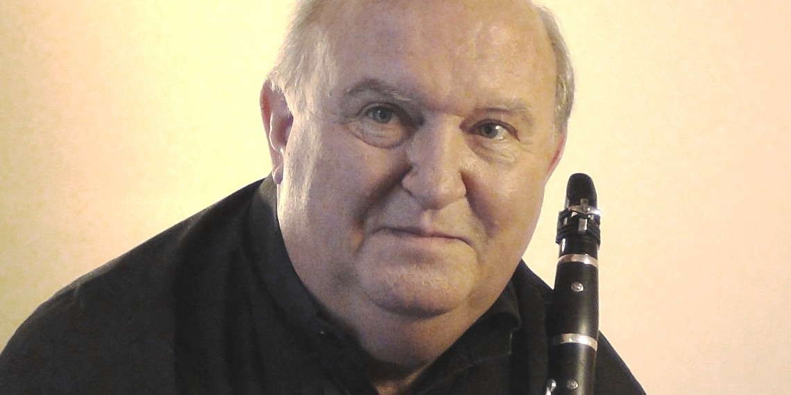 “Subjective responses of the Silverstein clarinet ligature indicate that it gives a far &#39;richer&#39; sound than other ligatures”. Leslie Craven - Les-publicity-shot-crop-1140x570